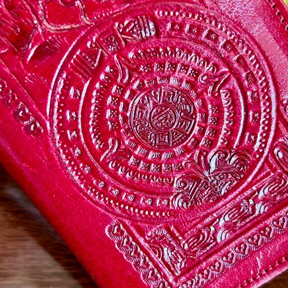 Vintage Embossed Red Leather Wallet – Aztec Calendar & Egyptian Sphinx Design - Picture 8 of 13